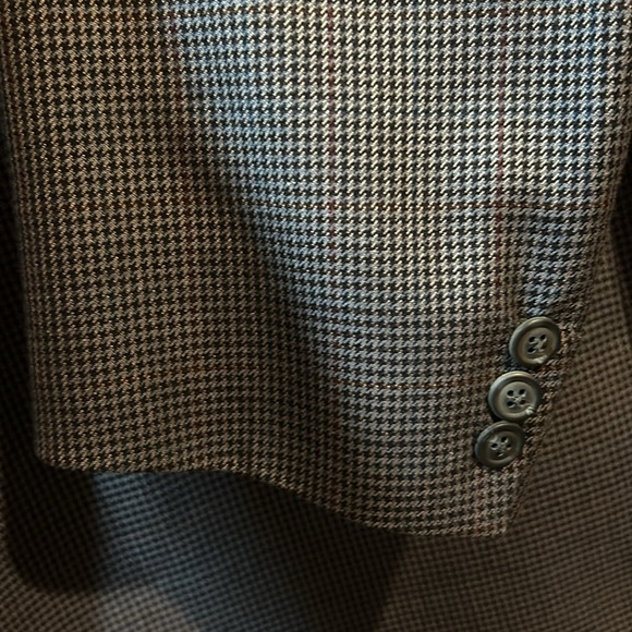 Burberry’s Suit Jacket - Picture 5 of 10